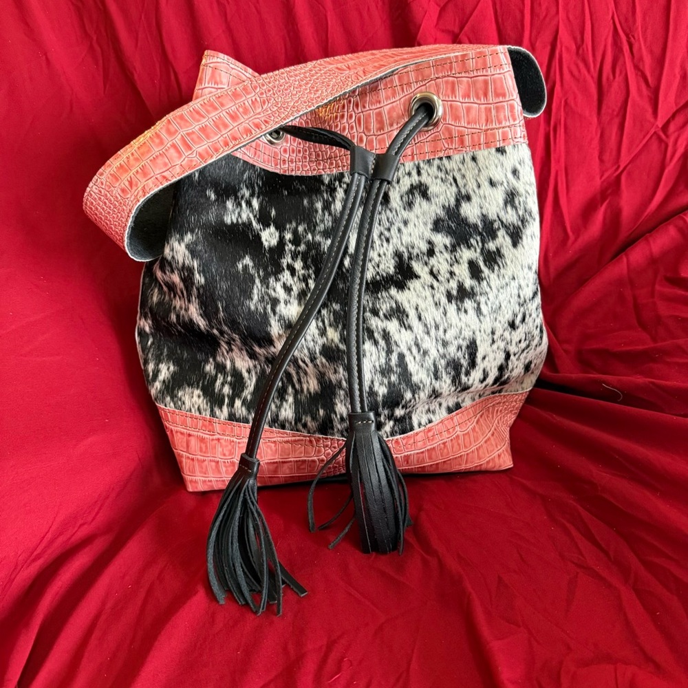 Holy Cow NEW Large Feed Bucket $375 Stylish PINK Croc and Black Women's Bag